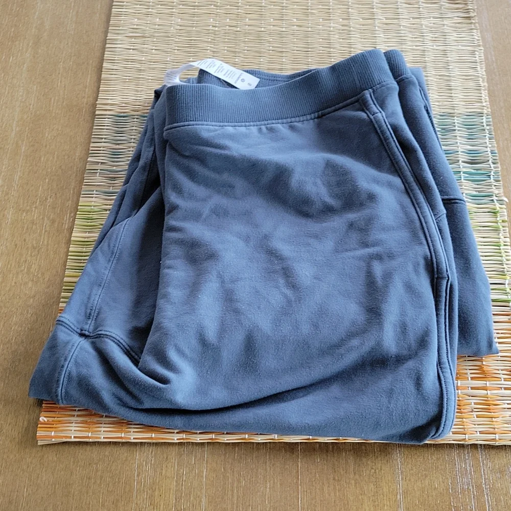 LULULEMON  ATHLETIC  WORK OUT PANTS - Picture 7 of 9